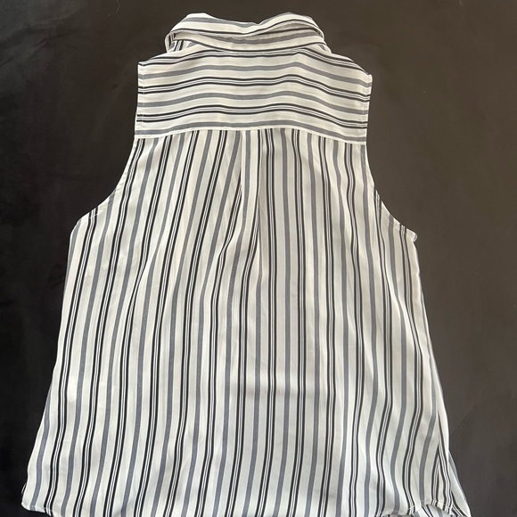 Banana Republic ladies sleeveless blouse - Picture 2 of 3